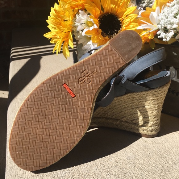 Cole Hann Rope Wedge - Picture 8 of 8